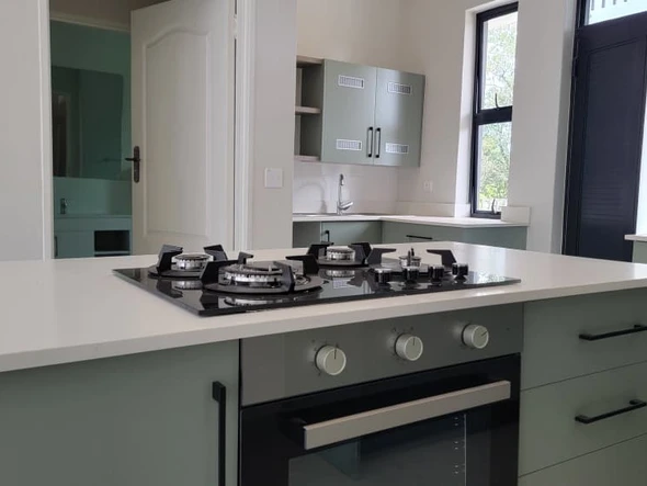 2 Bedroom Flat & Apartment