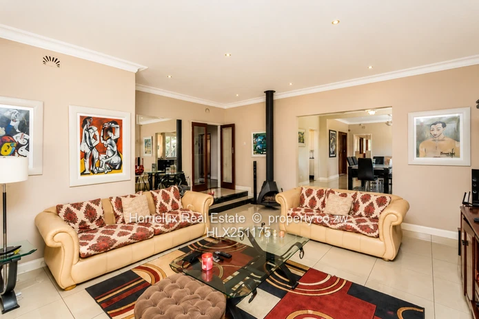 Boscobel Drive East – Luxury 4-Bedroom Family Home on 1 Acre