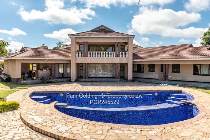 Spacious, Modern Family Home in a Secure Close. (Sole Mandate)