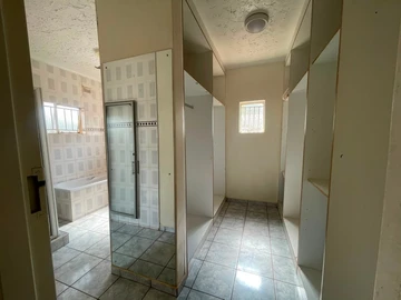 6 Bedroom House
