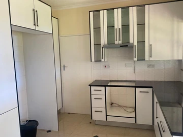 4 Bedroom Flat & Apartment