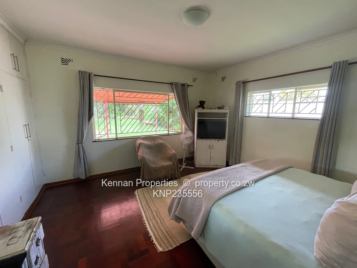 Neat Starter Home In Central Alex Park With Good Power