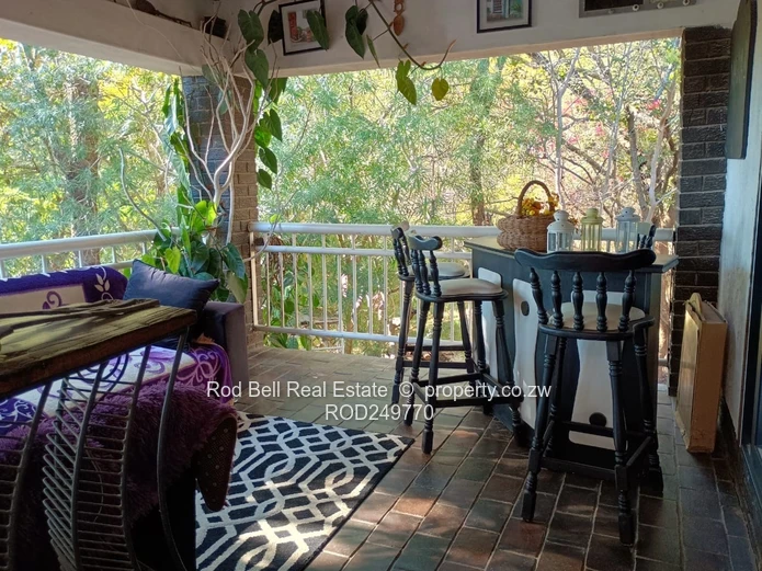 Charming Furnished 1-Bed Apartment with Veranda in Glen Lorne