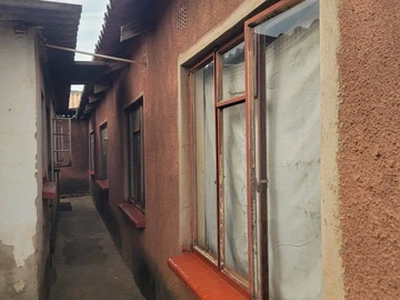 6 Bedroom House