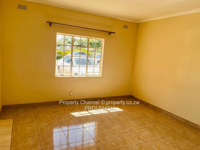 Bright 1-Bed Garden Flat with Borehole in Bluff Hill