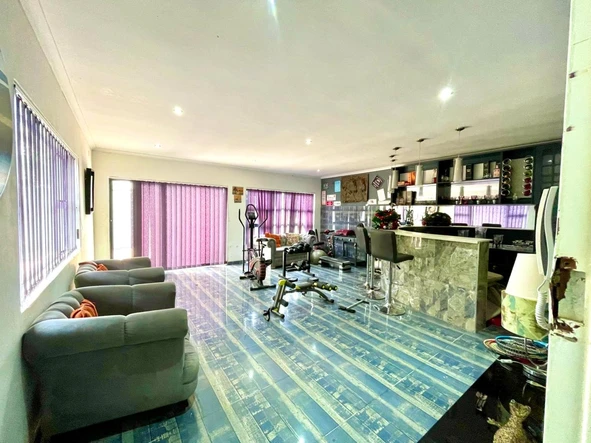 5 Bedroom House