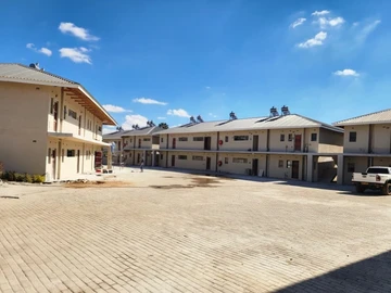 2 Bedroom Flat & Apartment