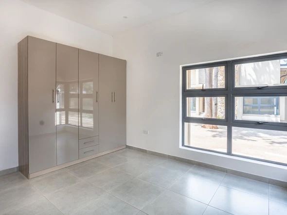 3 Bedroom Flat & Apartment