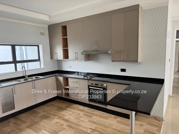 Modern 3-Bed Garden Flat with Borehole in Old Windsor