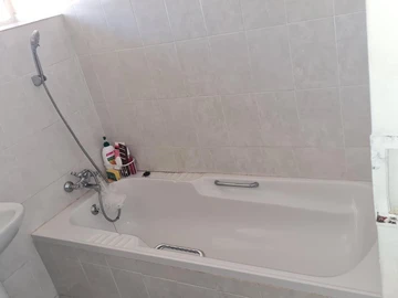 2 Bedroom Flat & Apartment