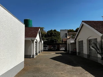 3 Bedroom Flat & Apartment