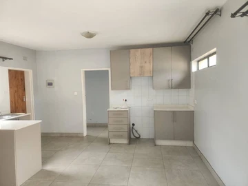 2 Bedroom Flat & Apartment