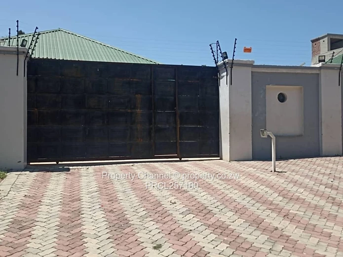 3 Bed standalone cluster in Glen Lorne - Title Deeds  