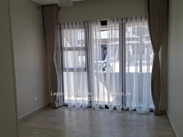Stylish 3-Bed Garden Flat Greendale with Shade Carport & En-Suite
