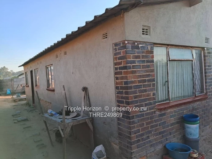 5-Bed Family Home with Walled Yard & Verandah in Chitungwiza