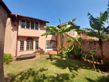 Spacious 4-Bed Townhouse Complex with Borehole in Avenues, Harare