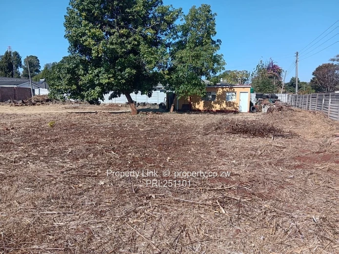 Secure Walled 2000m² Northwood Stand with Borehole & Staff Accommodation