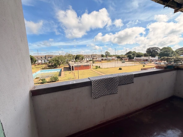 2 Bedroom Flat & Apartment