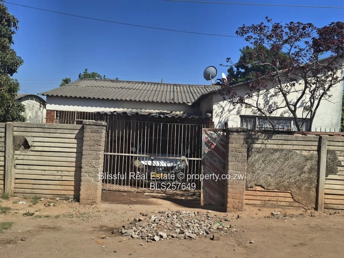 3 Bedroomed house for Sale in mabvuku-Deeds available