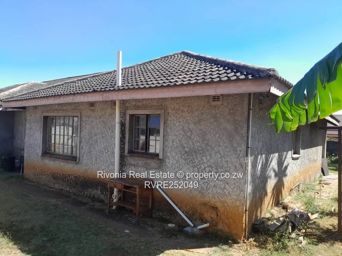 4-Bed Family Home on 1,500m² with Borehole, Borrowdale West