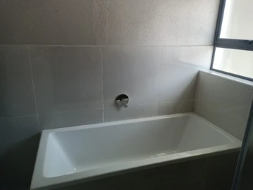 2 Bedroom Flat & Apartment
