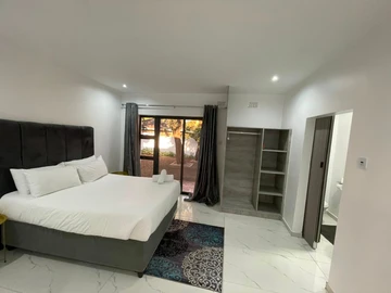 Hotel & Lodge