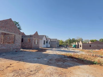 4 Bedroom Flat & Apartment