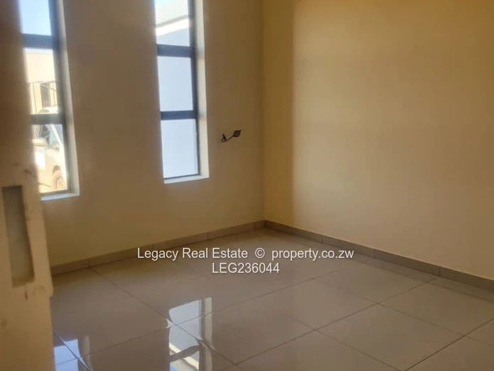 Executive Solar-Powered 5-Bedroom Cluster Home for Rent in Greendale,