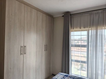 2 Bedroom Flat & Apartment