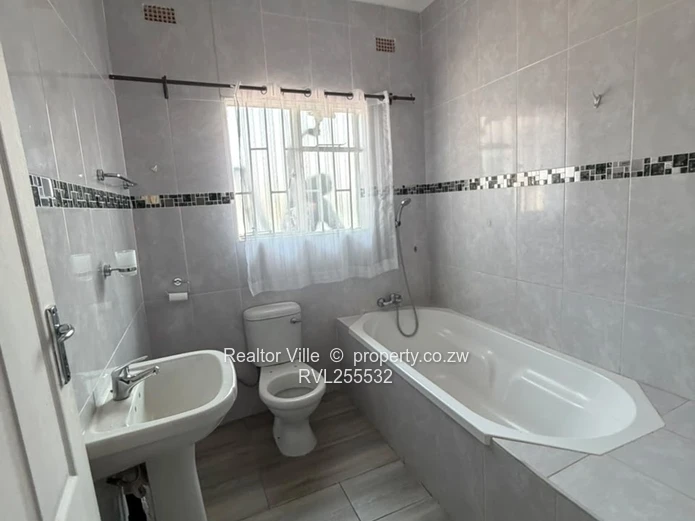 7 Bedroom House for Rent in Borrowdale