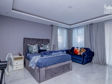 6 Bedroom House