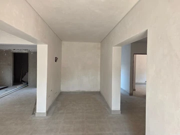 4 Bedroom Flat & Apartment