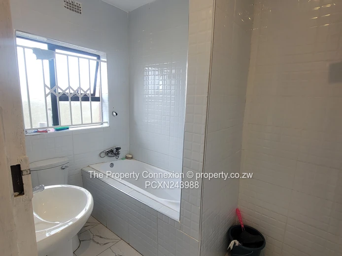 Modern & Spacious 4-Bedroom Family Home to Rent – Stoneridge