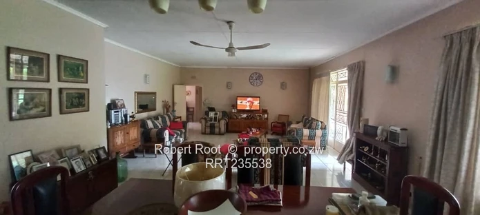  Spacious Family Home with Cottage, Pool & Borehole!