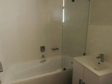 2 Bedroom Flat & Apartment