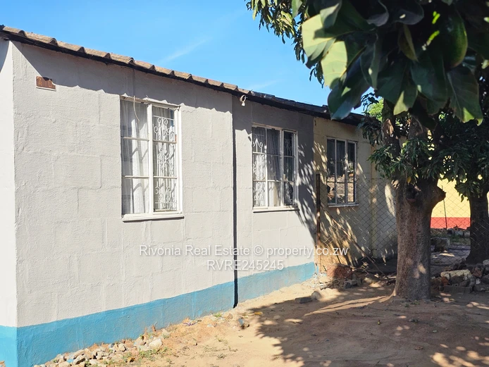 Glen Norah 2BR Home with Borehole and Yard