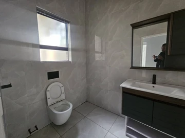 3 Bedroom Flat & Apartment