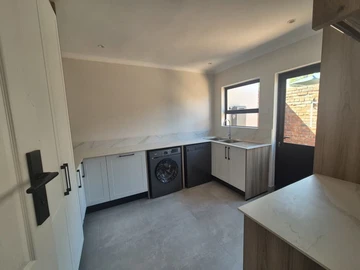 3 Bedroom Flat & Apartment
