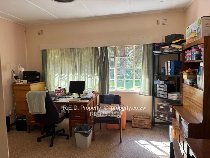 Neat Family Home In a Prime Location - Hillside!