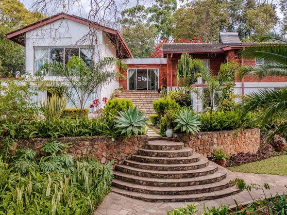 Family home in Glen Lorne with views and trees!