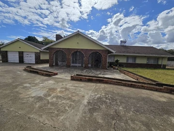 Comfort And Charm In A Peaceful Suburb.