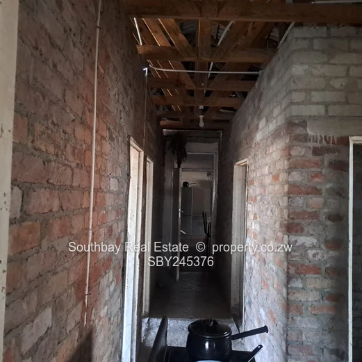 Lovely home in a secure, well-kept environment! Grab an opportunity. (Sole Mandate)