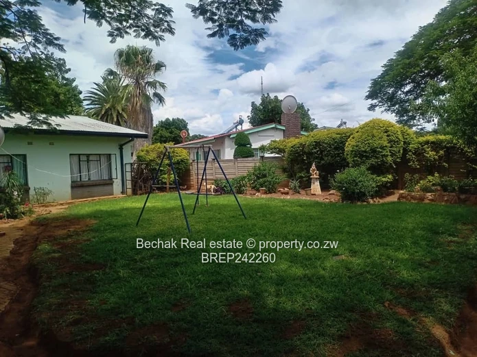 Montrose 3-Bed Family Home - Pool & Borehole