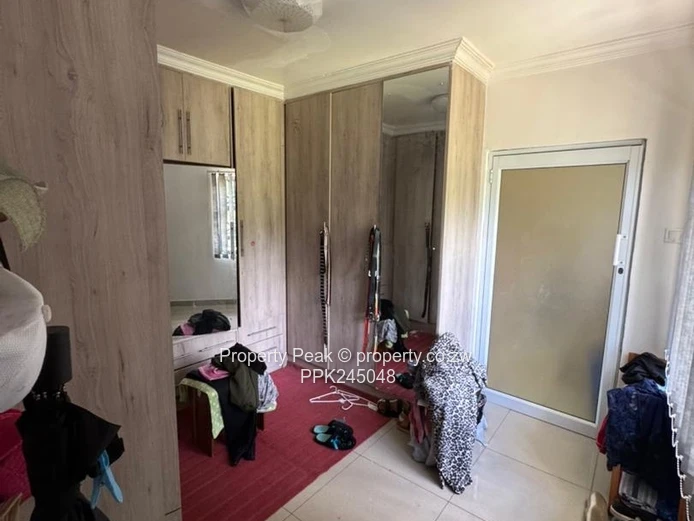 Beautiful Hatfield 5-Bed Home on 1,870m² — Solar System, Borehole