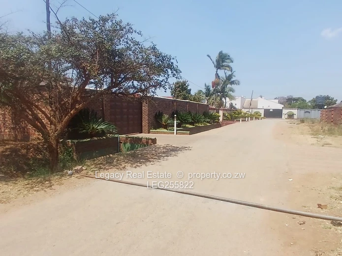Westgate ,Adylinn 5-Bed Double-Storey: Paved Courtyard & Garage (Sole Mandate)