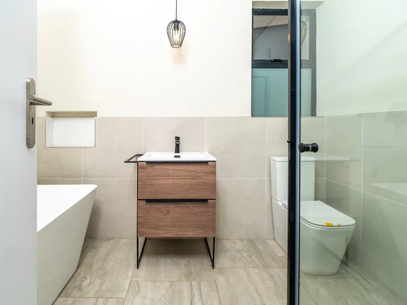 3 Bedroom Flat & Apartment