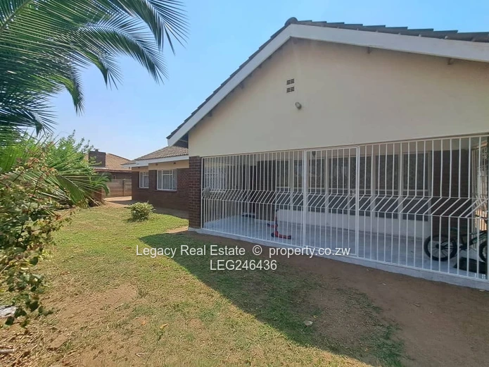 Spacious 4-Bedroom Houghton Park Home With Cottage And Title Deeds