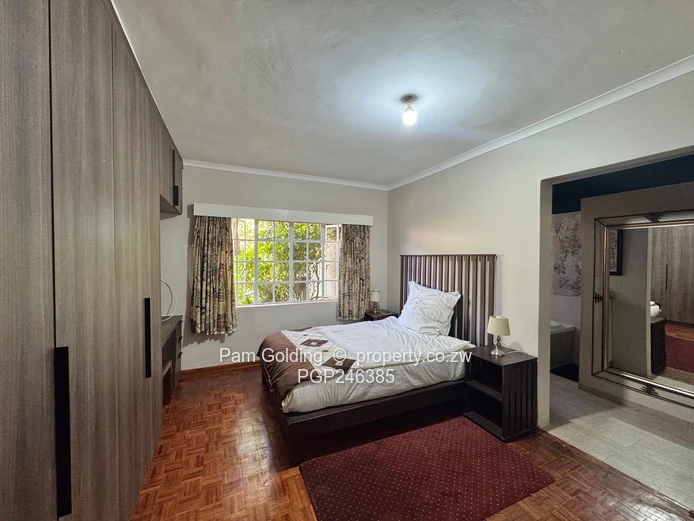Furnished 3 bedroom Cottage - Helensvale 