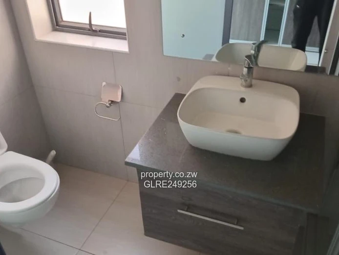 Spacious 4-Bed Vainona Apartment — Modern Kitchen & Borehole