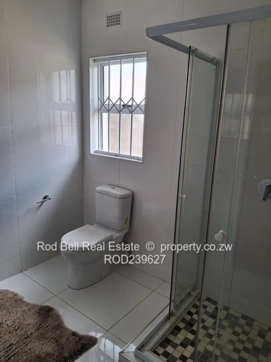 Neat 2-bedroom unit in secure complex